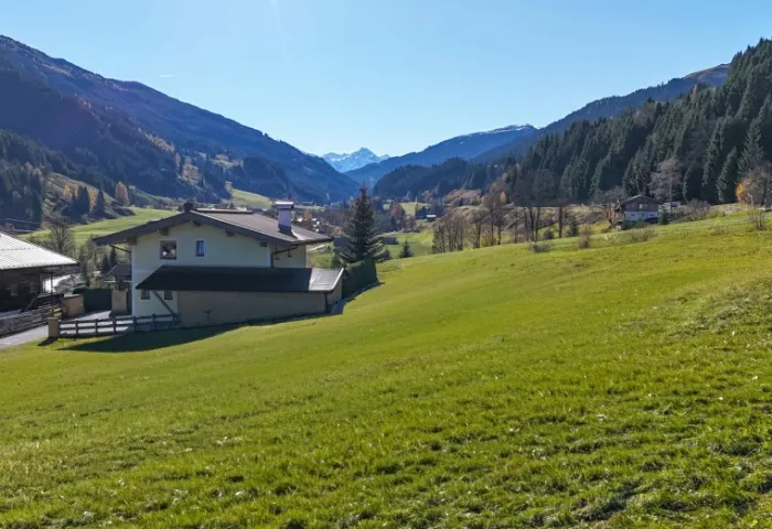 GRUNDSTÜCK