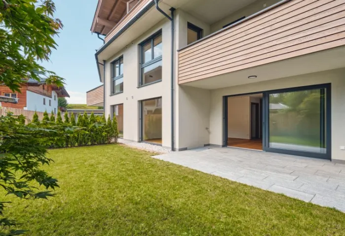 TERRASSE MIT GARTEN